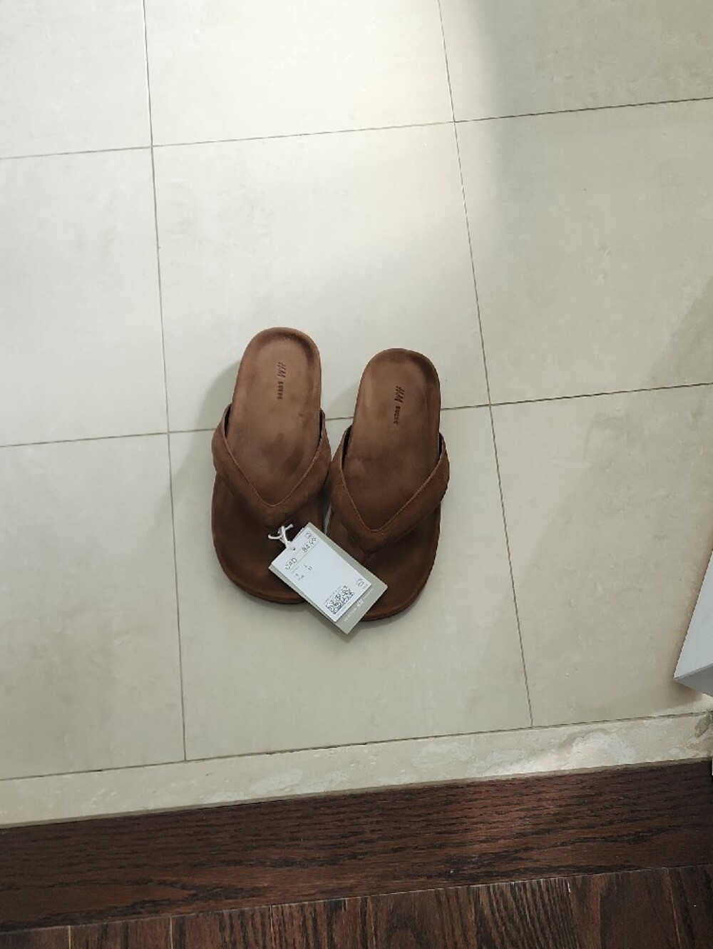 New Premium H&M Brown Suede Leather-Look Flip Flop Sandals size 6 -Runs big